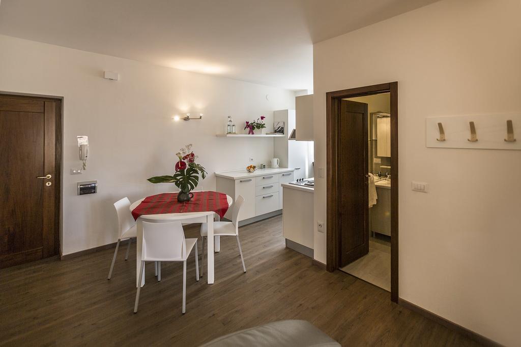 Le Servite Apartments Arco Bilik gambar